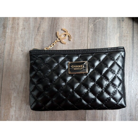 CHANEL Makeup GWP Quilted Cosmetic Pouch With Gold CC Zipper Box & Dust Bag VIP - Picture 2 of 6